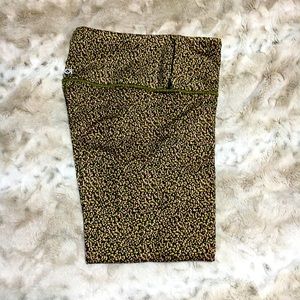GapFit Eclipse 7/8 Leggings in Olive with polka dot pattern in size Medium